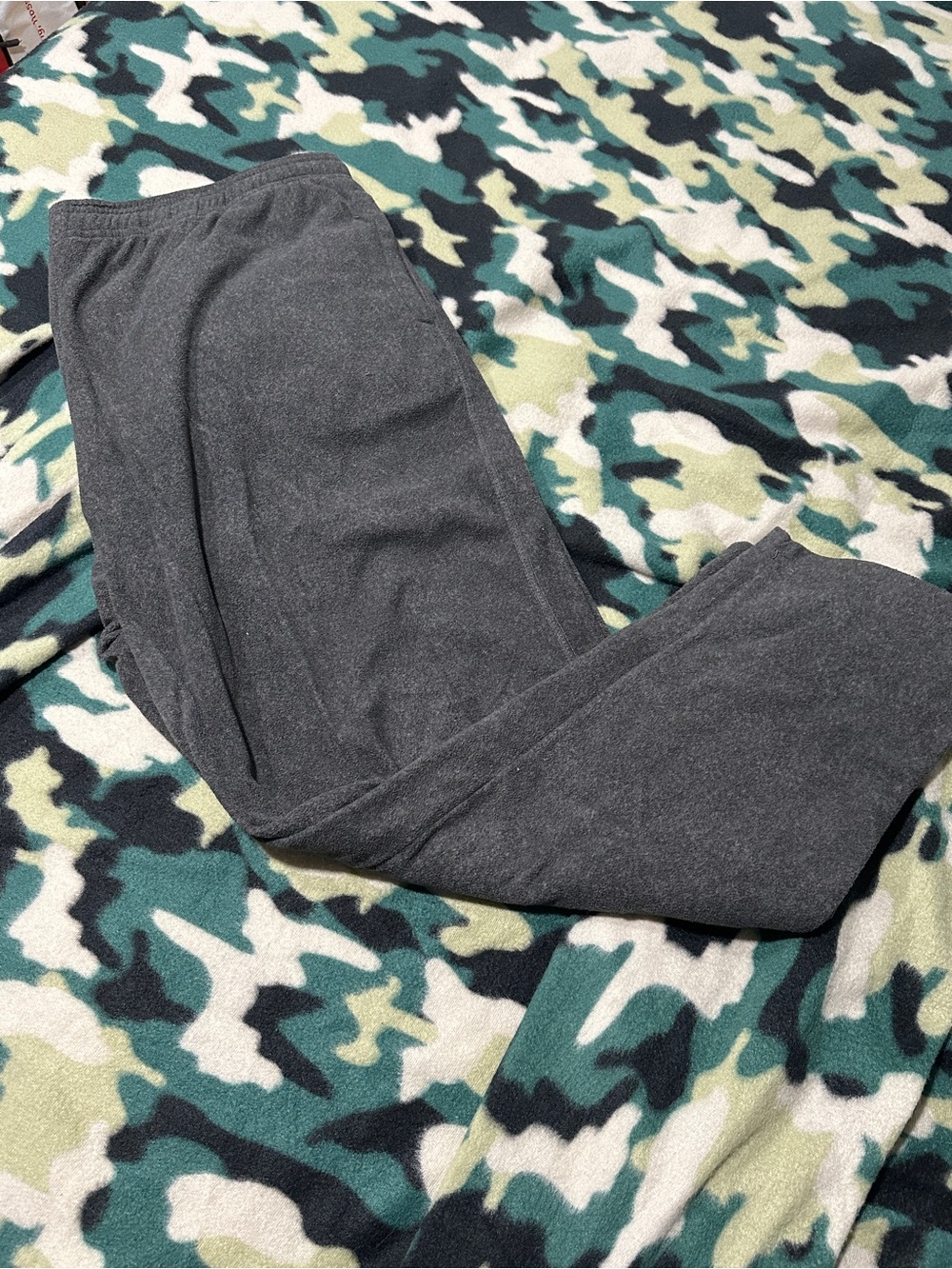 UNIQLO Men's Gray Lounge Pants - Comfortable Everyday Sweatpants